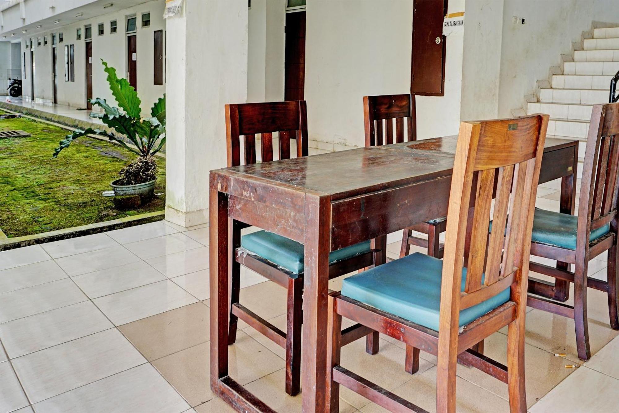 Spot On 92374 Penginapan Rusunawa Malang Exterior foto