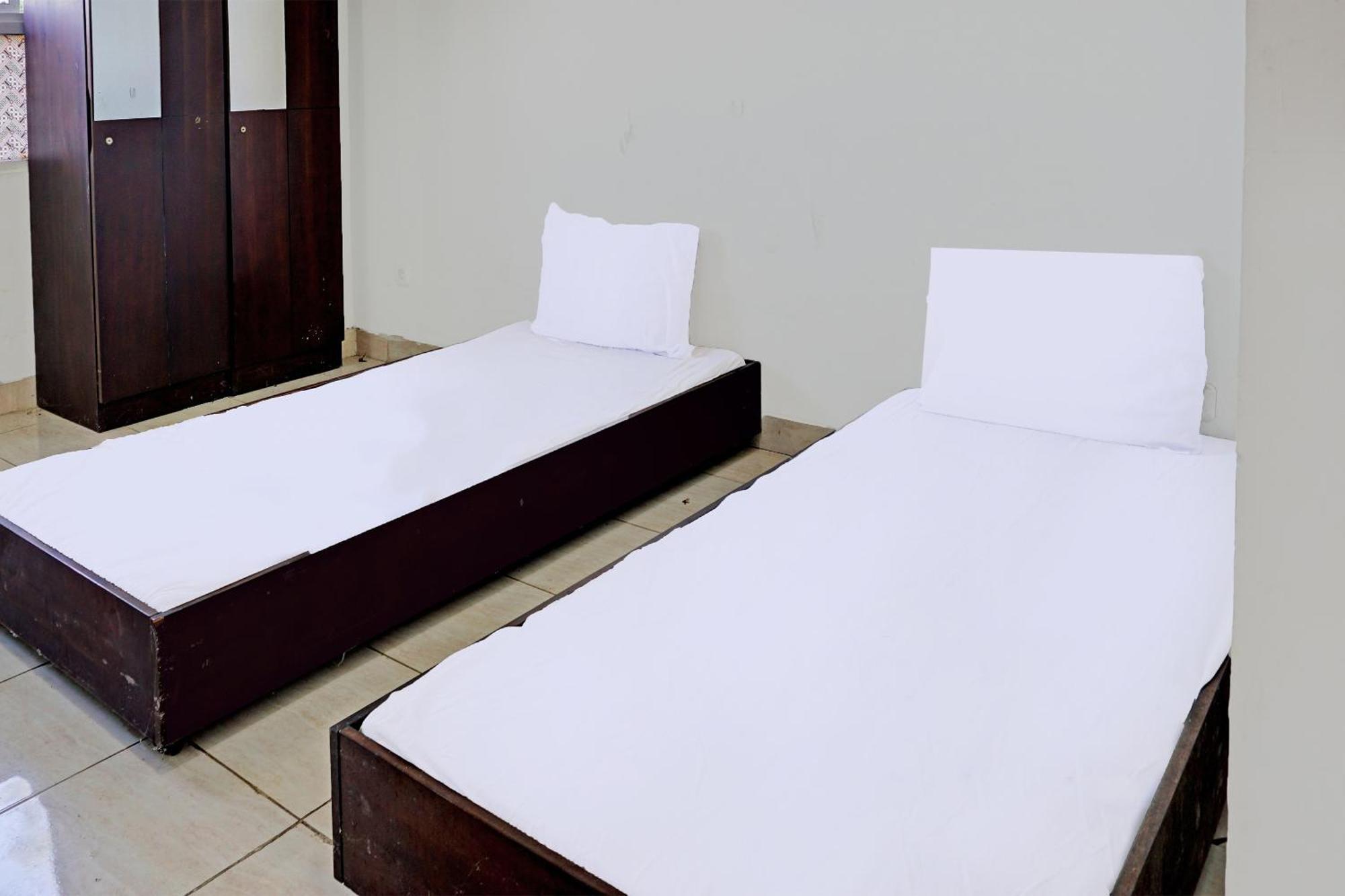 Spot On 92374 Penginapan Rusunawa Malang Exterior foto