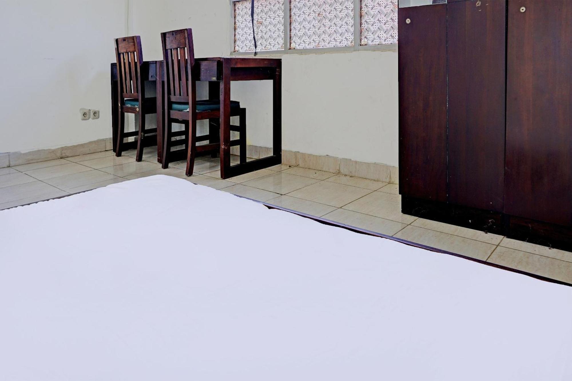Spot On 92374 Penginapan Rusunawa Malang Exterior foto