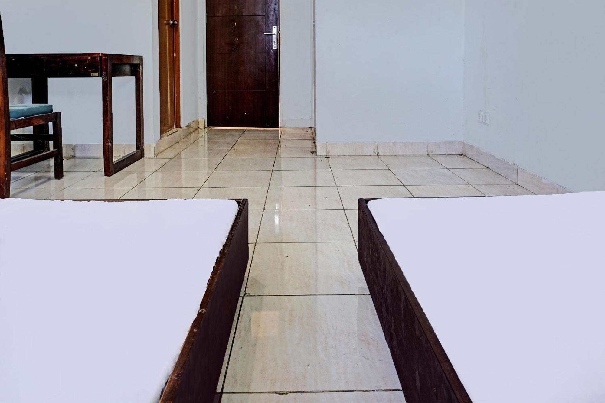 Spot On 92374 Penginapan Rusunawa Malang Exterior foto