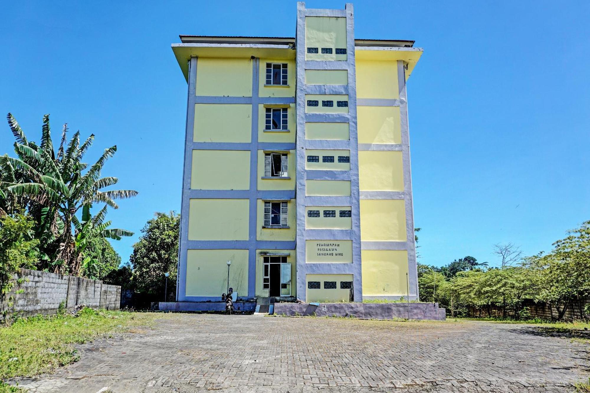 Spot On 92374 Penginapan Rusunawa Malang Exterior foto