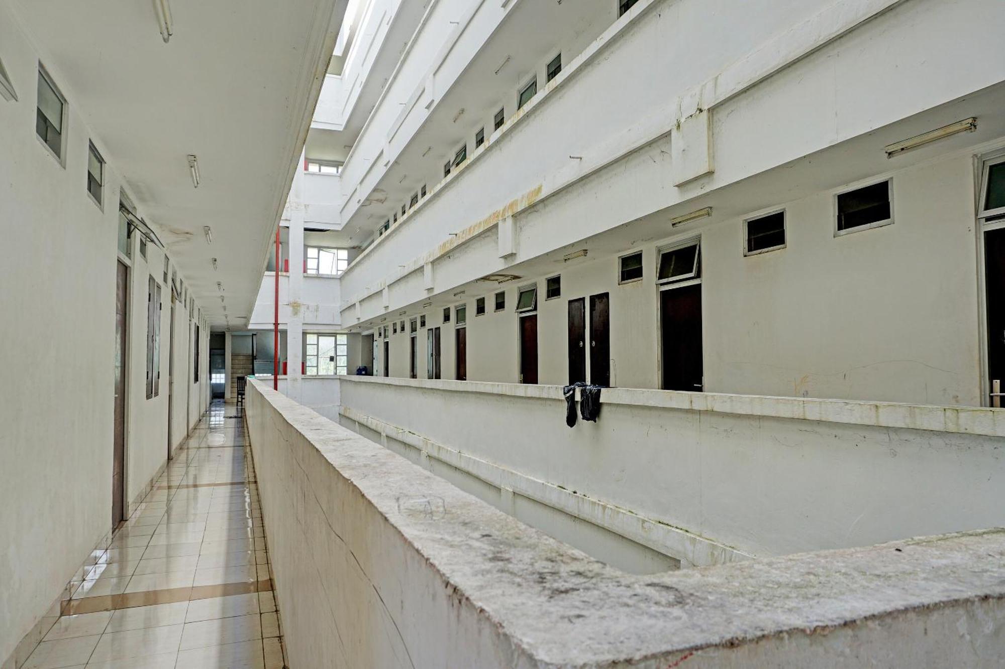Spot On 92374 Penginapan Rusunawa Malang Exterior foto
