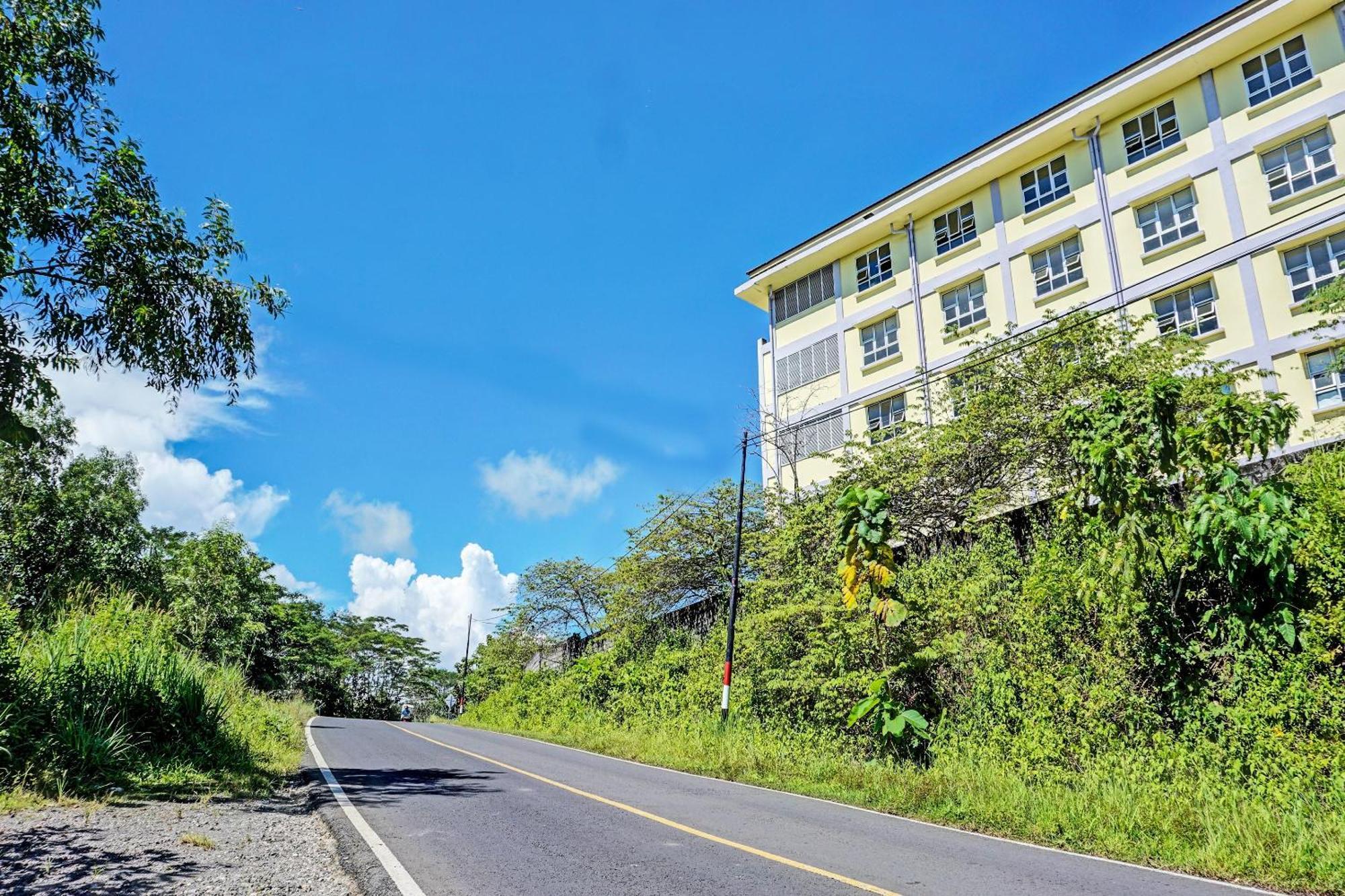 Spot On 92374 Penginapan Rusunawa Malang Exterior foto