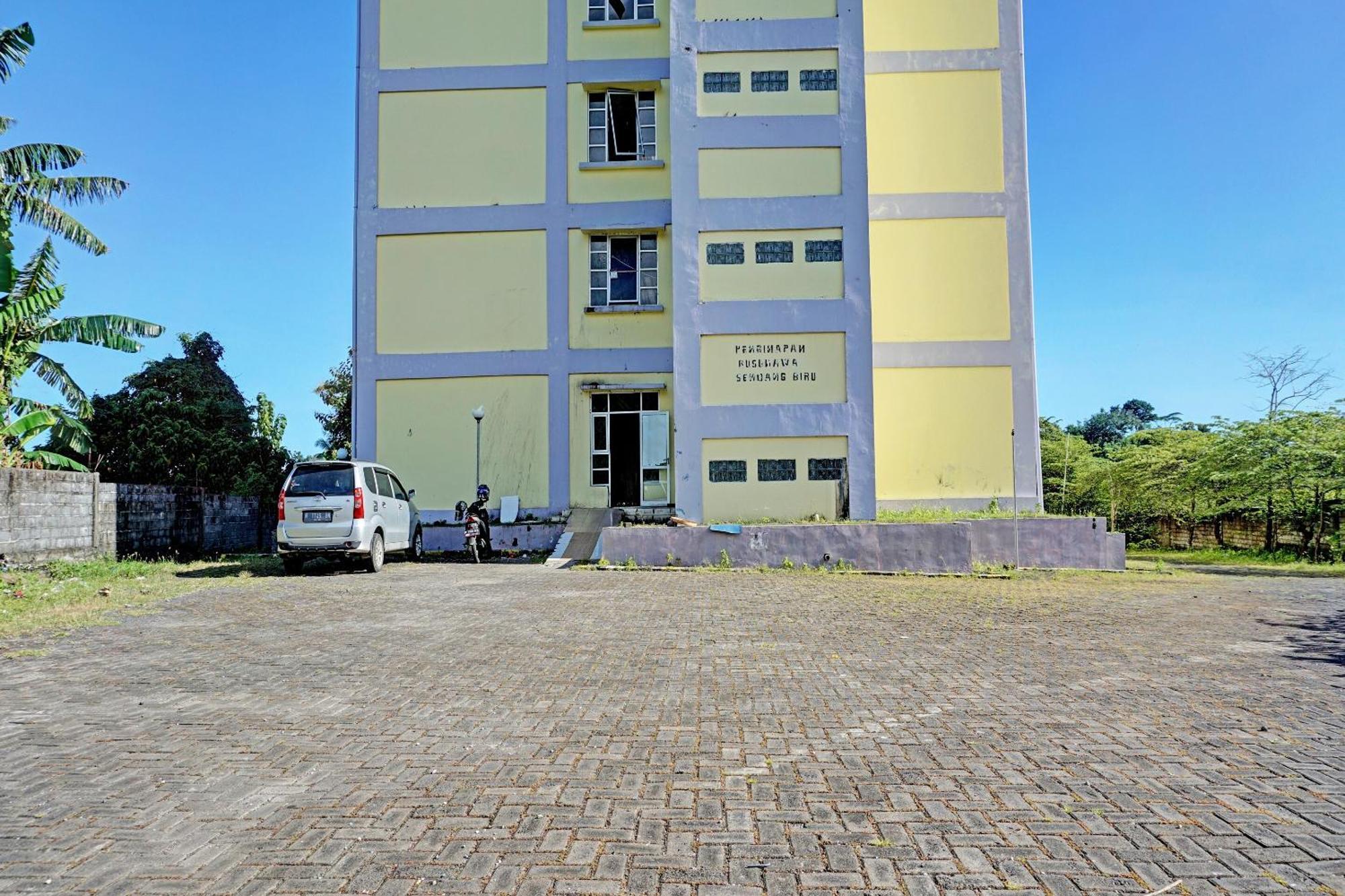 Spot On 92374 Penginapan Rusunawa Malang Exterior foto