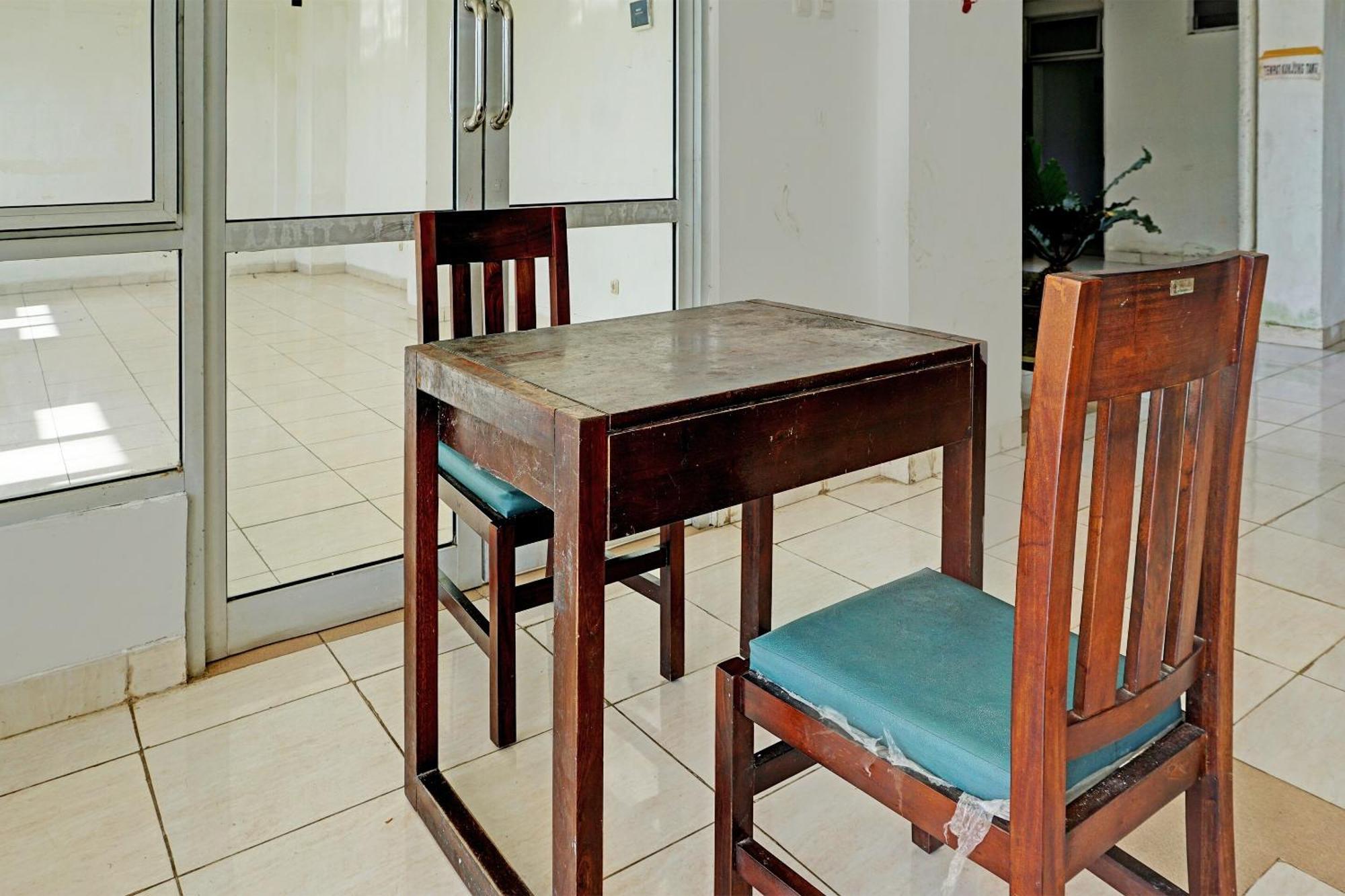 Spot On 92374 Penginapan Rusunawa Malang Exterior foto