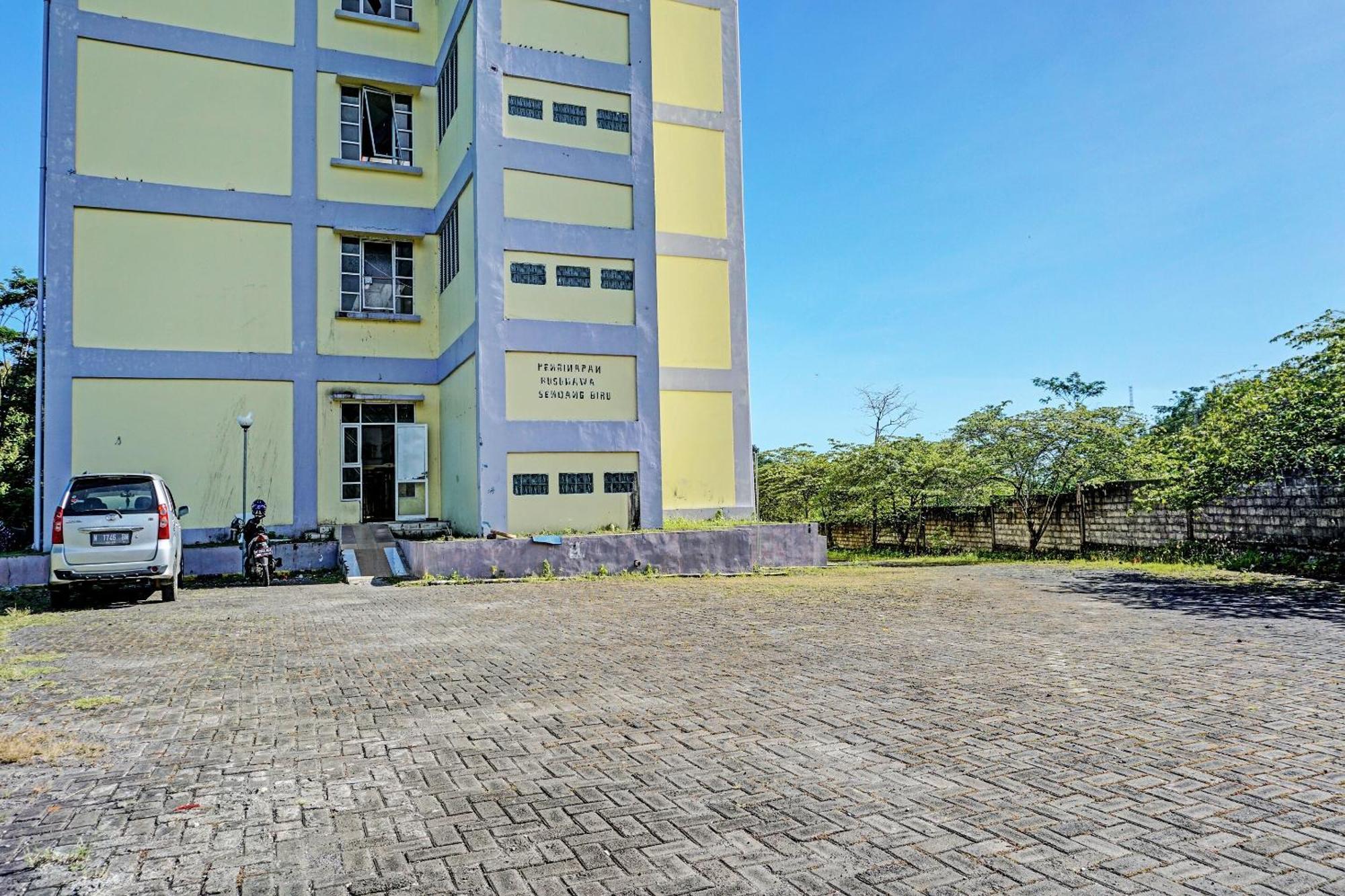 Spot On 92374 Penginapan Rusunawa Malang Exterior foto