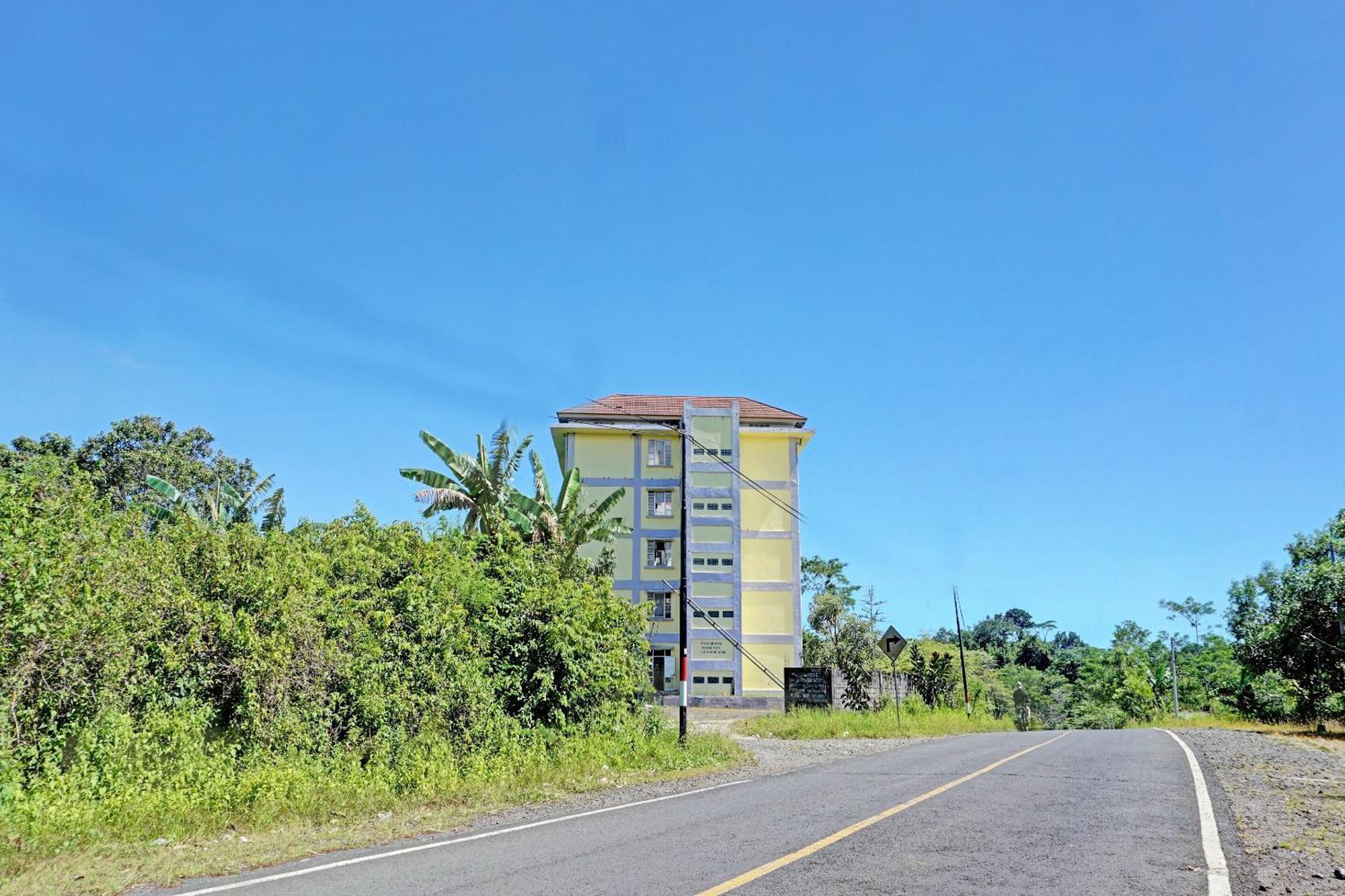 Spot On 92374 Penginapan Rusunawa Malang Exterior foto